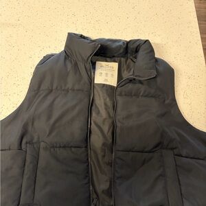 Hollister Women’s Black Puffer Vest